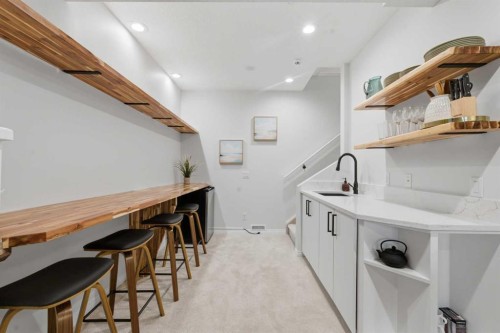 146 Springbluff Heights Sw, Calgary, AB - Indoor Photo Showing Other Room