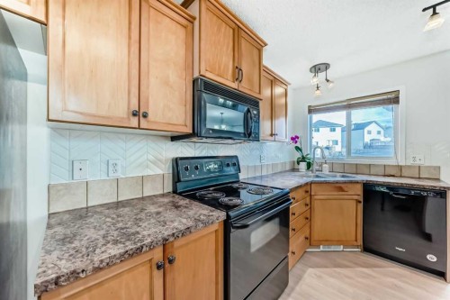 715 Copperfield Boulevard Se, Calgary, AB - Indoor Photo Showing Kitchen