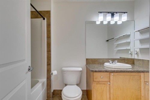 2340 24 Avenue Nw, Calgary, AB - Indoor Photo Showing Bathroom