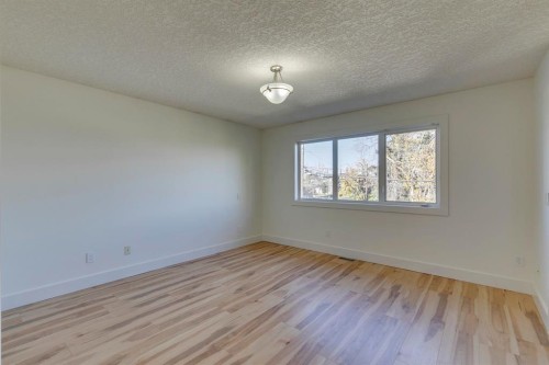 2340 24 Avenue Nw, Calgary, AB - Indoor Photo Showing Other Room