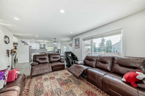 204 Coral Keys Green Ne, Calgary, AB - Indoor Photo Showing Living Room
