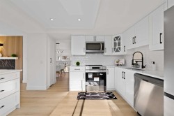 26 Glamis Gardens SW Calgary, AB T3E 6S4