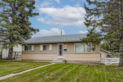 4928 45 Street SW Calgary, AB T3E 3W4