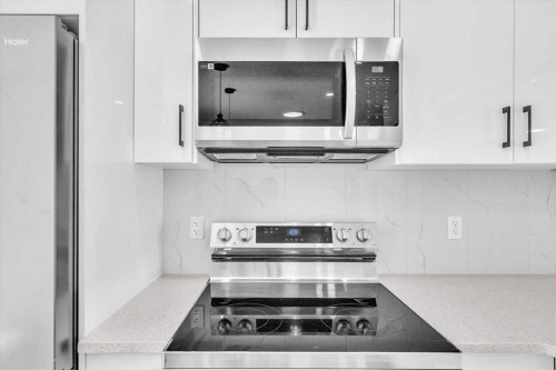 99 Shawmeadows Close Sw, Calgary, AB - Indoor Photo Showing Kitchen