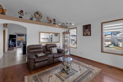 255 Panamount Lane Nw, Calgary, AB - Indoor Photo Showing Living Room