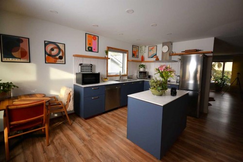 61 Cole Street, Red Deer, AB - Indoor Photo Showing Kitchen