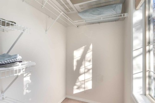 419 Coventry Road Ne, Calgary, AB - Indoor