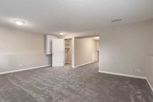 419 Coventry Road Ne, Calgary, AB - Indoor Photo Showing Other Room