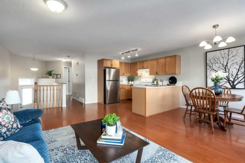 419 Coventry Road Ne, Calgary, AB - Indoor Photo Showing Living Room