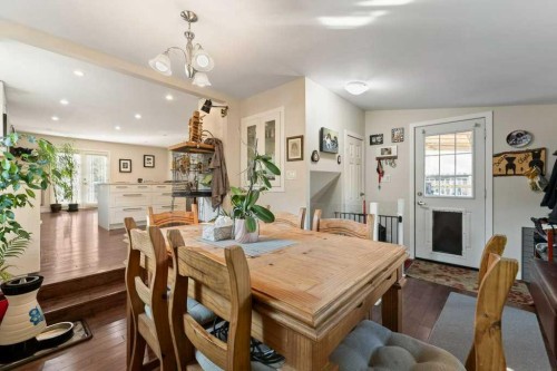 4640 81 Street Nw, Calgary, AB - Indoor Photo Showing Dining Room