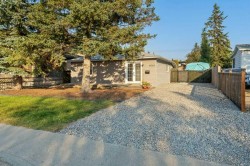 4640 81 Street NW Calgary, AB T3B 2P4