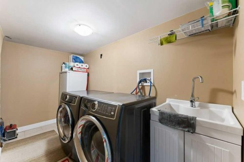 4640 81 Street Nw, Calgary, AB - Indoor Photo Showing Laundry Room