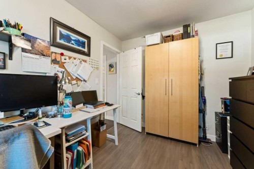 4640 81 Street Nw, Calgary, AB - Indoor Photo Showing Office