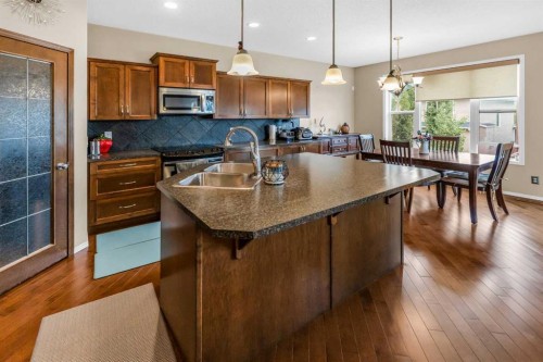 107 Everoak Green Sw, Calgary, AB - Indoor Photo Showing Kitchen With Double Sink
