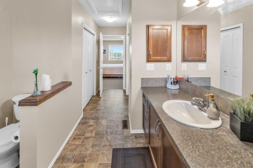 107 Everoak Green Sw, Calgary, AB - Indoor Photo Showing Bathroom