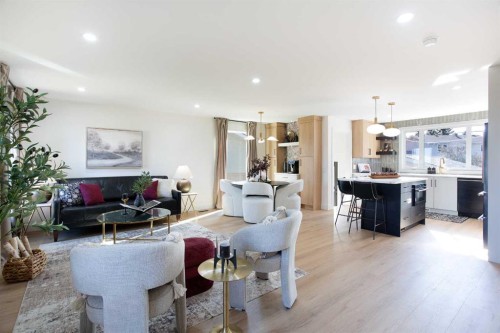 959 Parkwood Way Se, Calgary, AB - Indoor Photo Showing Living Room