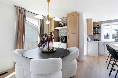 959 Parkwood Way Se, Calgary, AB - Indoor Photo Showing Dining Room