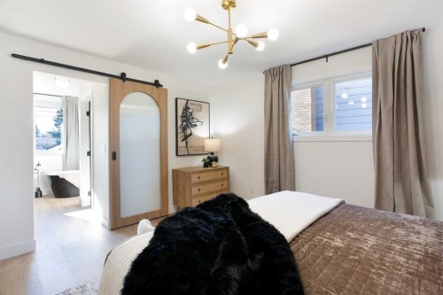 959 Parkwood Way Se, Calgary, AB - Indoor Photo Showing Bedroom