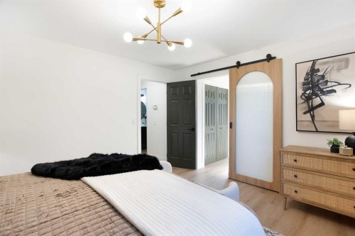 959 Parkwood Way Se, Calgary, AB - Indoor Photo Showing Bedroom