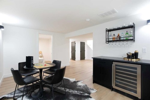 959 Parkwood Way Se, Calgary, AB - Indoor Photo Showing Dining Room