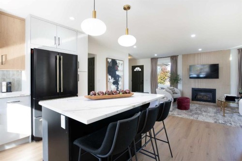 959 Parkwood Way Se, Calgary, AB - Indoor With Fireplace