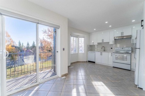 121 Eversyde Point Sw, Calgary, AB - Indoor Photo Showing Kitchen