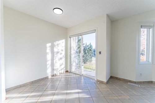 121 Eversyde Point Sw, Calgary, AB - Indoor Photo Showing Other Room