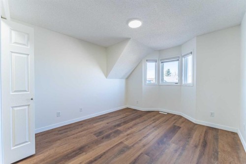121 Eversyde Point Sw, Calgary, AB - Indoor Photo Showing Other Room