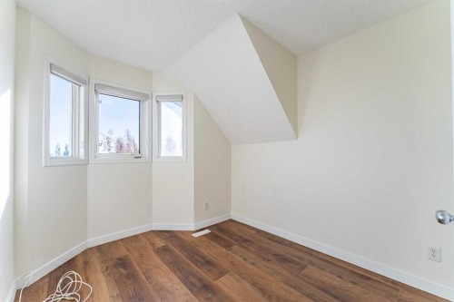 121 Eversyde Point Sw, Calgary, AB - Indoor Photo Showing Other Room