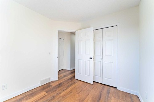 121 Eversyde Point Sw, Calgary, AB - Indoor Photo Showing Other Room