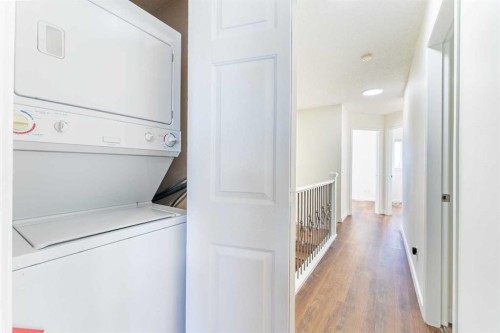 121 Eversyde Point Sw, Calgary, AB - Indoor Photo Showing Laundry Room
