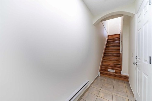 121 Eversyde Point Sw, Calgary, AB - Indoor Photo Showing Other Room