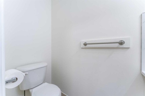 121 Eversyde Point Sw, Calgary, AB - Indoor Photo Showing Bathroom