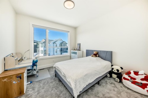 76 Rock Lake View Nw, Calgary, AB - Indoor Photo Showing Bedroom
