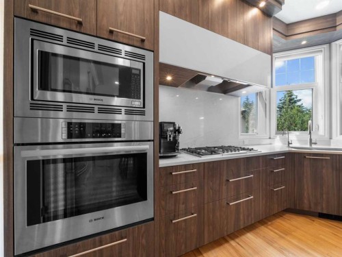 210 Evergreen Mews Sw, Calgary, AB - Indoor Photo Showing Kitchen With Upgraded Kitchen