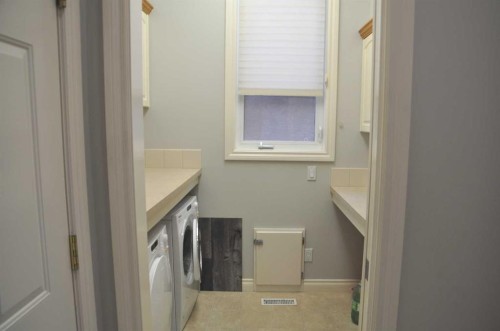 210 Evergreen Mews Sw, Calgary, AB - Indoor Photo Showing Laundry Room