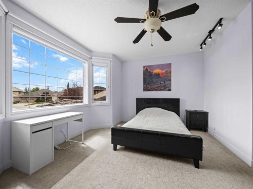 210 Evergreen Mews Sw, Calgary, AB - Indoor Photo Showing Bedroom