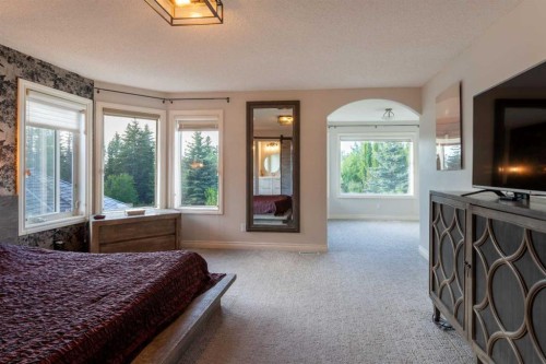 210 Evergreen Mews Sw, Calgary, AB - Indoor Photo Showing Bedroom