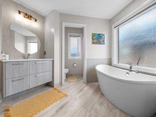 210 Evergreen Mews Sw, Calgary, AB - Indoor Photo Showing Bathroom