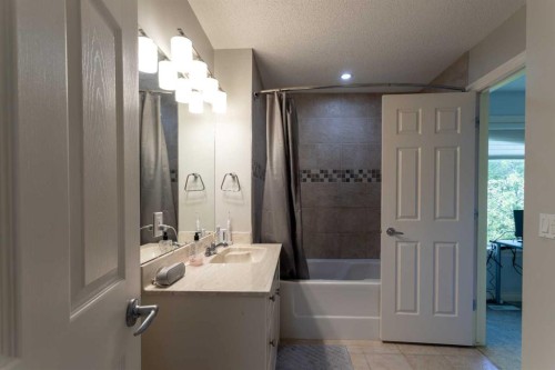 210 Evergreen Mews Sw, Calgary, AB - Indoor Photo Showing Bathroom