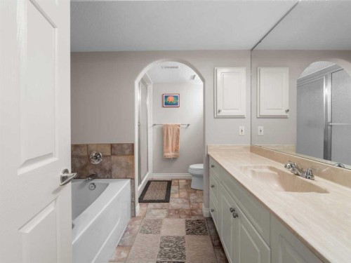 210 Evergreen Mews Sw, Calgary, AB - Indoor Photo Showing Bathroom