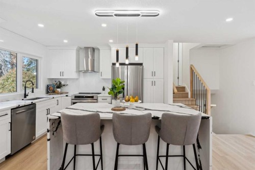 9607 Oakhill Drive Sw, Calgary, AB - Indoor Photo Showing Kitchen With Upgraded Kitchen