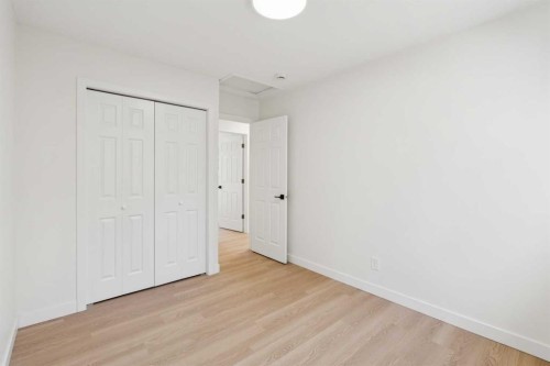 9607 Oakhill Drive Sw, Calgary, AB - Indoor Photo Showing Other Room
