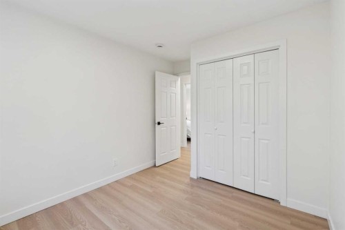 9607 Oakhill Drive Sw, Calgary, AB - Indoor Photo Showing Other Room