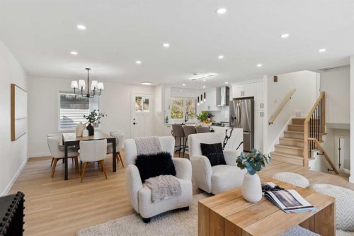 9607 Oakhill Drive Sw, Calgary, AB - Indoor Photo Showing Living Room