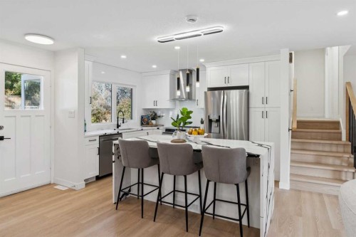 9607 Oakhill Drive Sw, Calgary, AB - Indoor Photo Showing Kitchen With Upgraded Kitchen