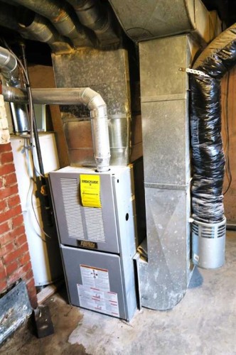 407 4 Avenue, Gleichen, AB - Indoor Photo Showing Basement