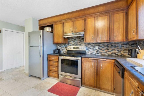 339 Ranchview Place Nw, Calgary, AB - Indoor Photo Showing Kitchen