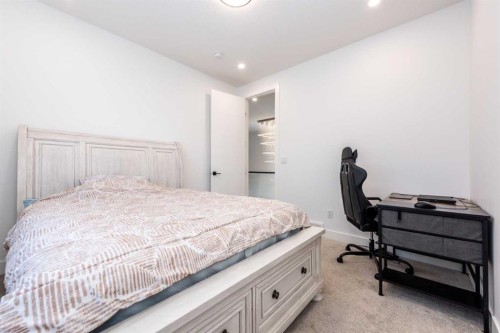53 Hampstead Mews Nw, Calgary, AB - Indoor Photo Showing Bedroom