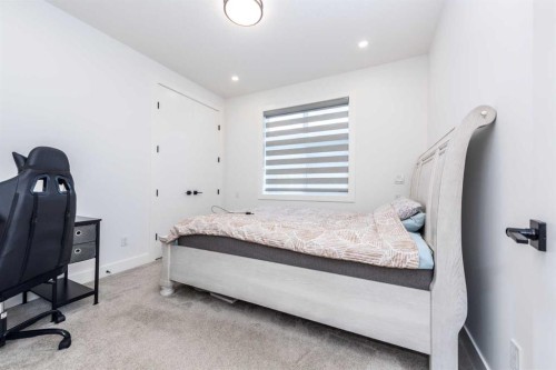53 Hampstead Mews Nw, Calgary, AB - Indoor Photo Showing Bedroom